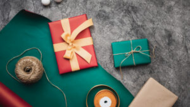 Signature Surprises: Unwrapping the Charm of Customized Gifts in Singapore