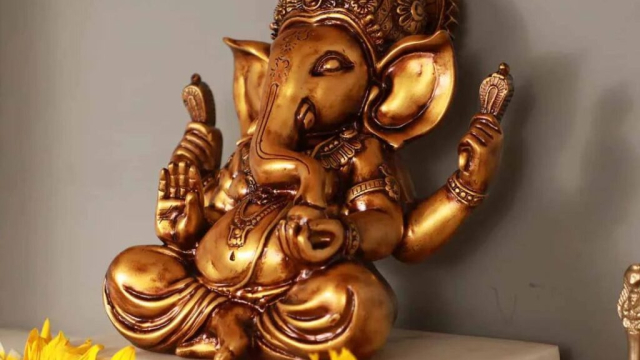 Navigating Tradition in the Digital Age: Finding the Perfect Ganesh Idol Online