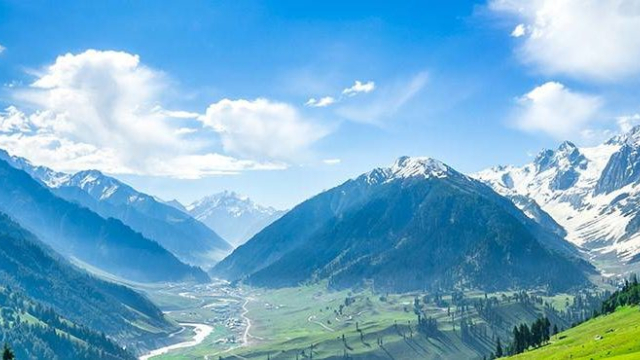 Escape to Paradise: Top Destinations to Explore in Kashmir this Summer
