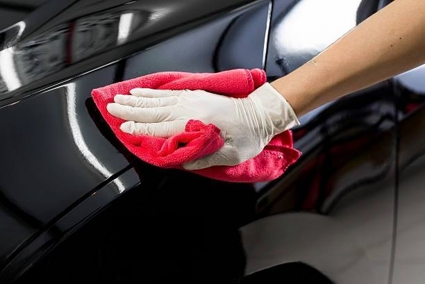 clean the car using read cloth