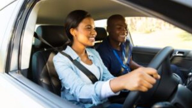 What are the benefits of taking professional driving lessons?