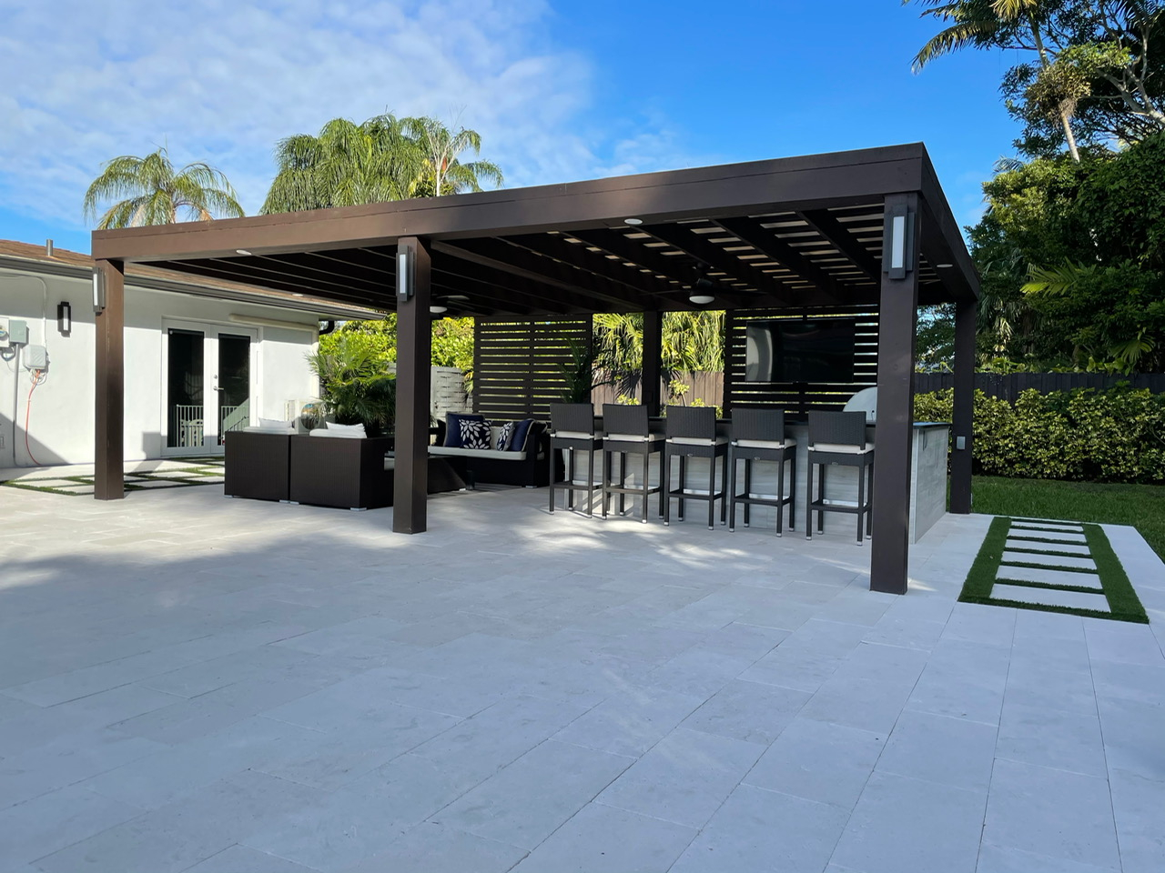 Pergolas In Miami: What Makes It One Of The Most Popular Home Features?