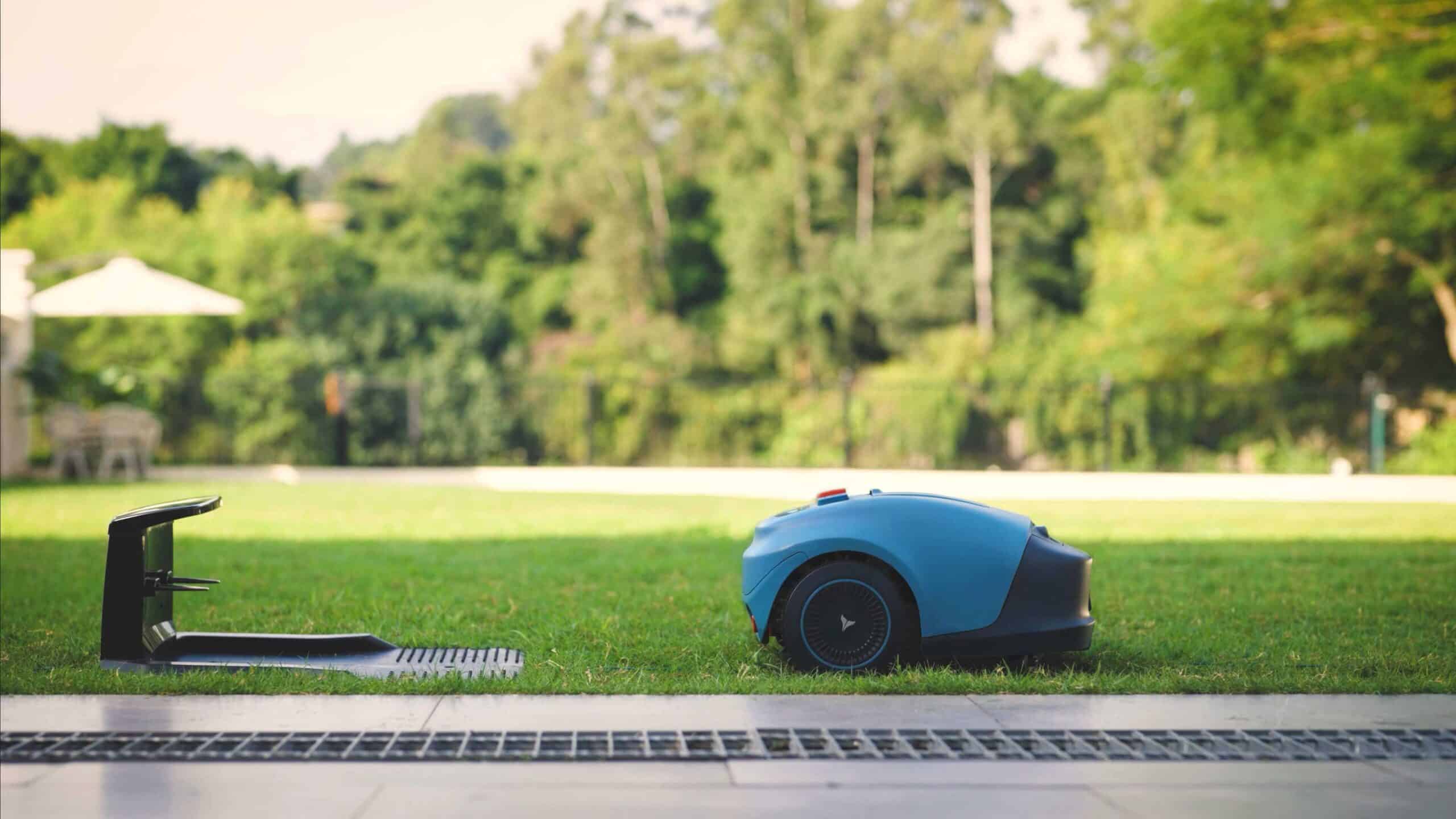 Robotic Lawn Mowers: Why they are Better for the Environment?
